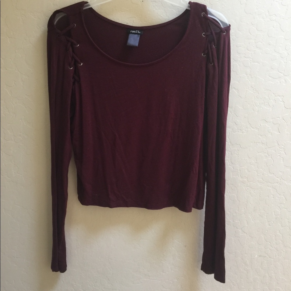 maroon crop top